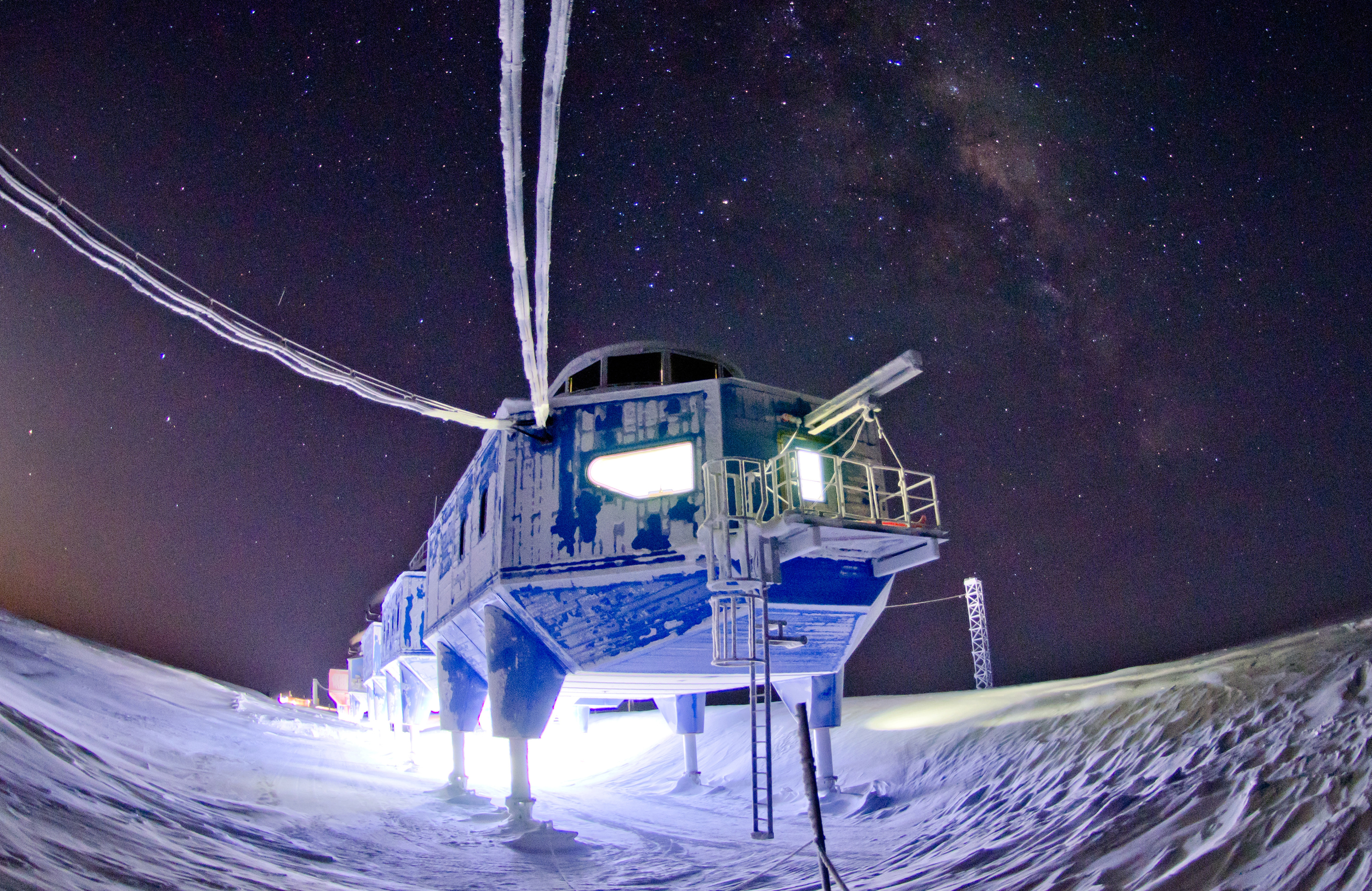 Антарктический научно исследовательский. Станция Halley vi. Арктическая станция Halley. Британская антарктическая станция Halley vi. Антарктида станция Halley.